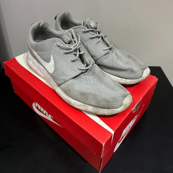 Nike Roshe One Men's  Shoes Wolf Grey/White - Size 10.5 - Picture 1 of 5